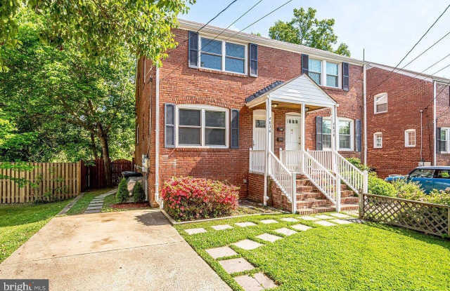 4836 9TH STREET N
