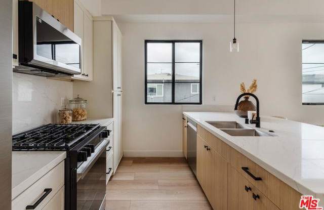 1952 South Garth Avenue