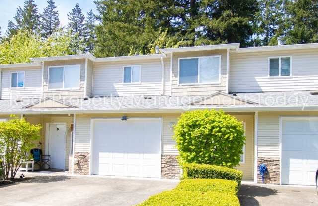 Photo of Cozy 2 Bedroom Townhouse + Garage Near Lake Tapps!!