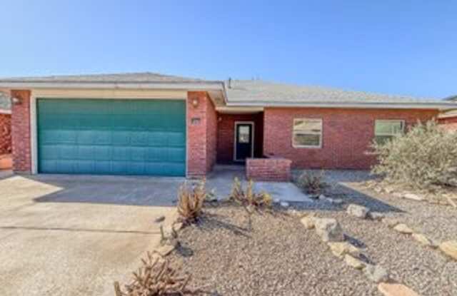 *MOVE IN SPECIAL* $350 OFF FIRST MONTH RENT! Spacious 4 Bedroom Home with Fireplace