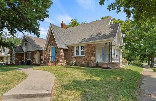 Stunning and Spacious 5BR 2BA Home in Kansas City
