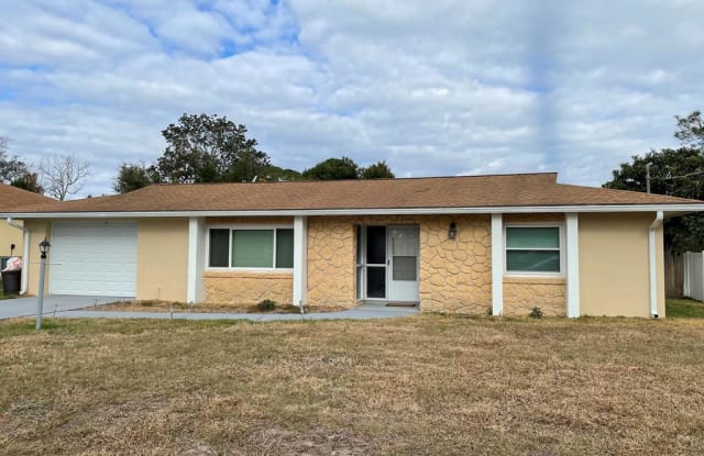 17 Fernwood Ln - 17 Fernwood Ln, Palm Coast, FL 32137