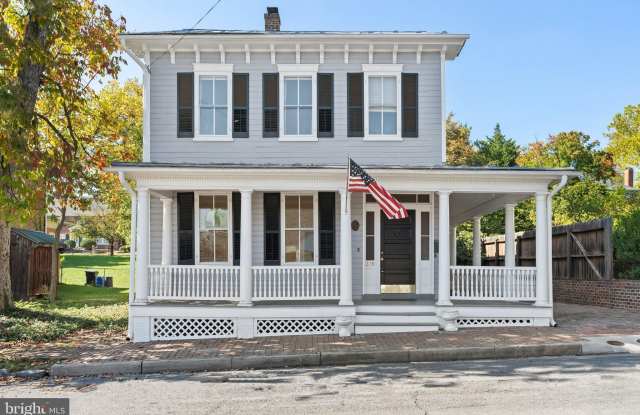 209 N WASHINGTON Street
