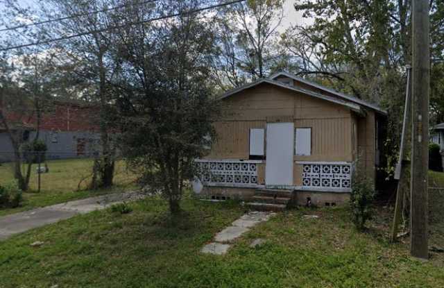 2016 Mcmillan Street