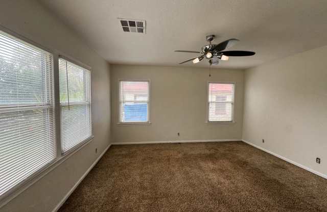 Charming home in 93308!