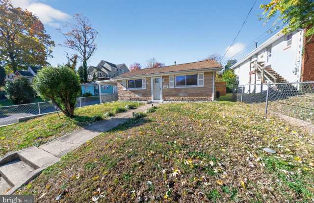 2136 S MONROE Street