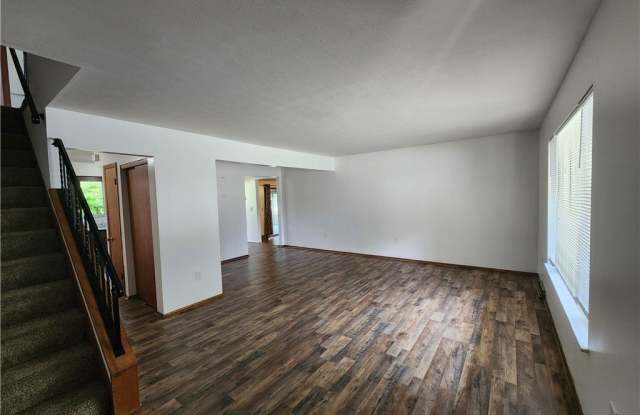 2407 Hillcrest Drive