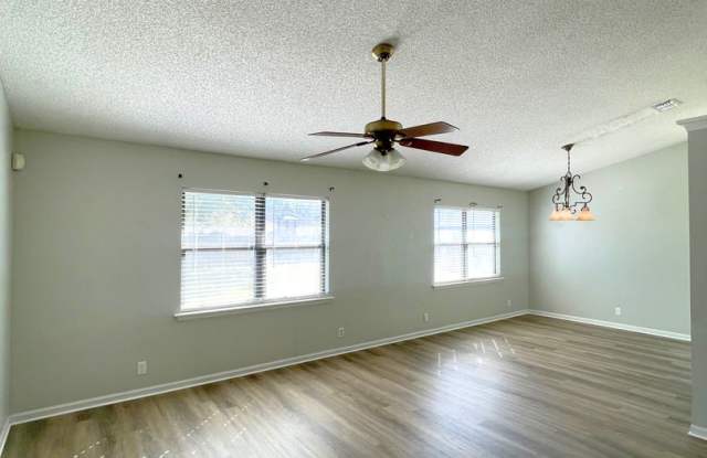 3/2 with a fenced in yard!