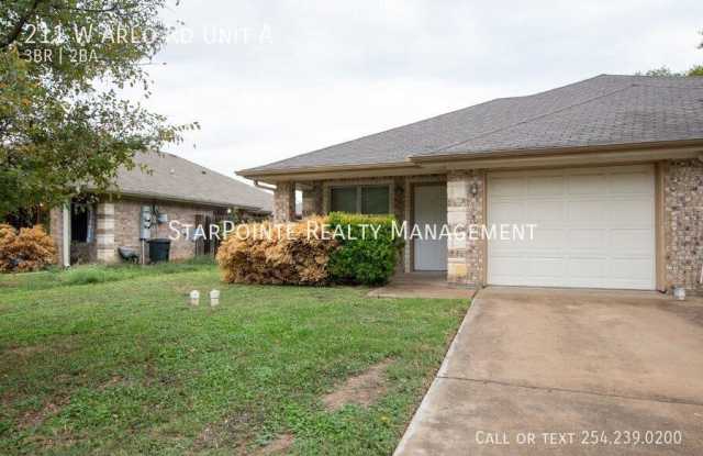 211 W Arlo Rd