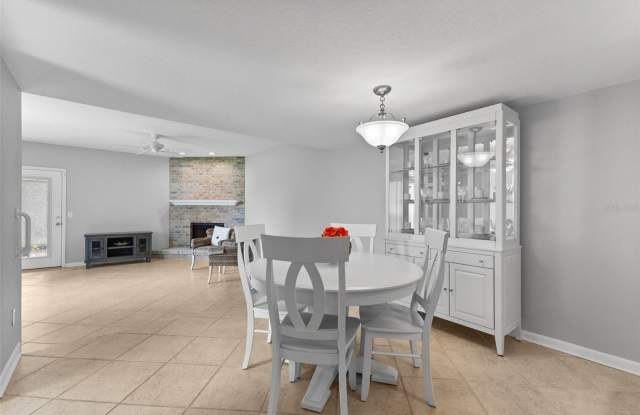 3010 W GROVEWOOD COURT