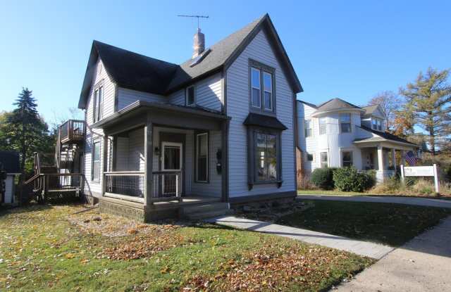 Photo of 17 W Crystal Lake Avenue unit: 17