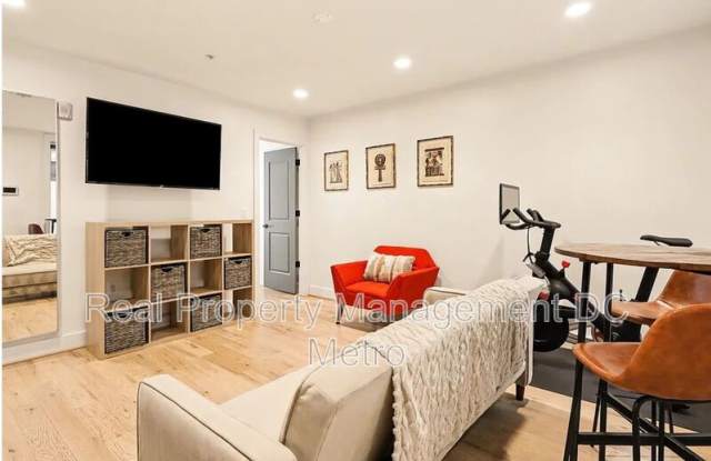 811 Upshur St NW