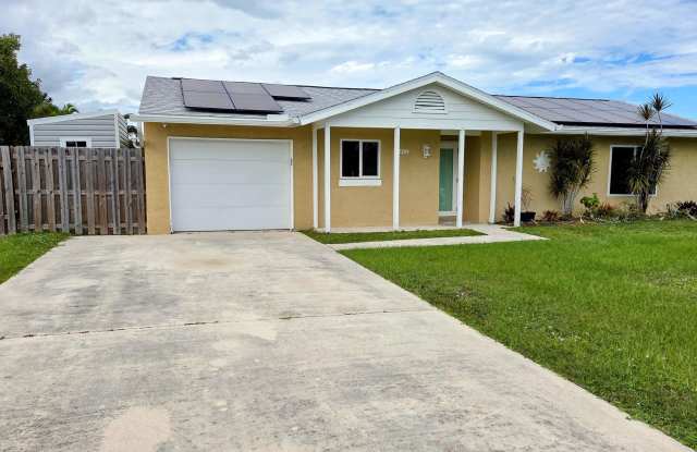 2209 SE E Dunbrooke Circle