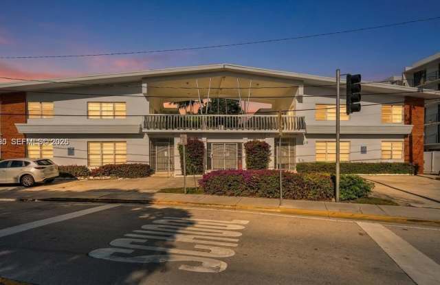 8080 Tatum Waterway Dr