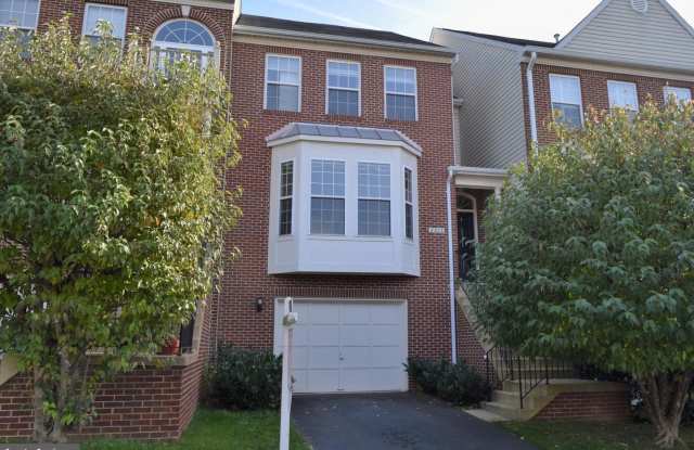 8933 ROYAL ASTOR WAY