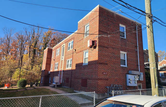 Photo of 3417 BROTHERS Place SE