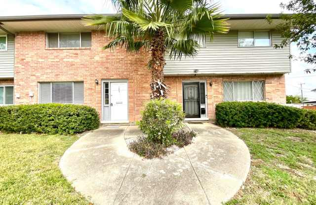 Modern Living With Covered Parking And Patio Retreat Near Castle Hills!