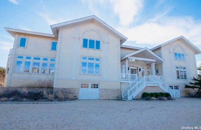 605 Dune Road photos photos