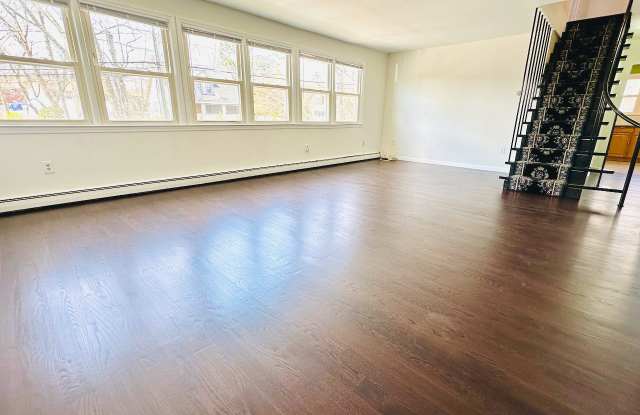 324 Strawberry Hill Ave