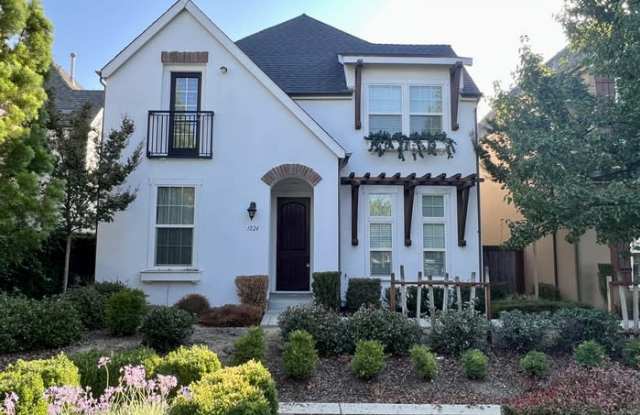 1024 Matthews Run Way