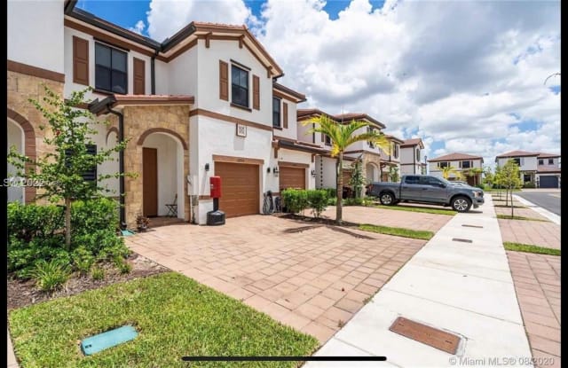 10379 W 34th Ln - 10379 W 34th Ln, Hialeah, FL 33018