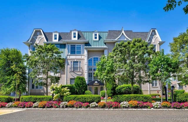 Photo of 323 Roosevelt Way