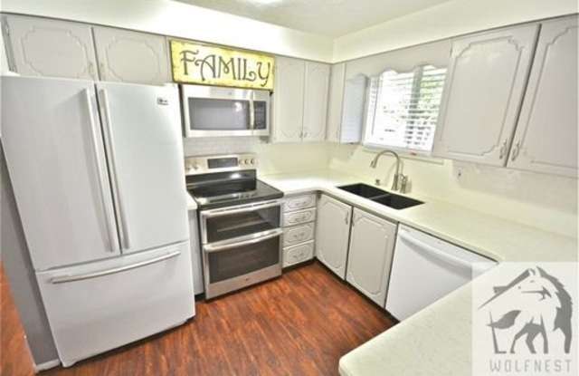 789 E Ponderosa Dr
