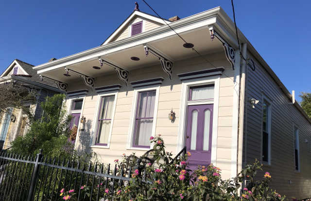 3327 Dumaine Street