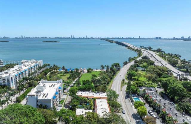 Photo of 523 NE 38th St