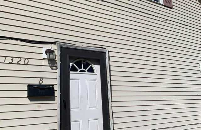 Photo of 1320 South Grand Avenue