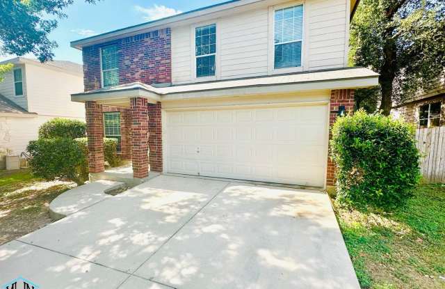 Big  Beautiful 5 bed/3.5 bath 2 Story home that's conveniently located to Randolph AFB