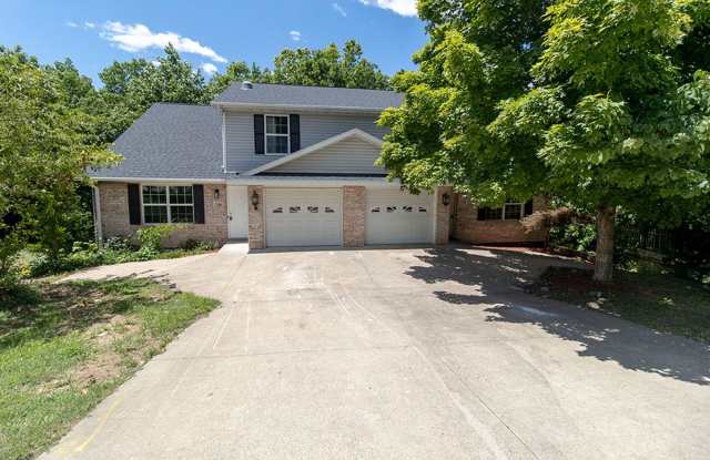 Large Duplex with Head-turning Style, Extraordinary Location.