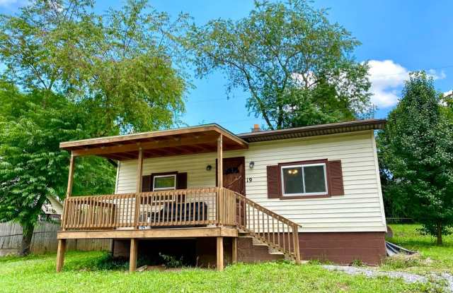 Photo of Cozy West Asheville Home with Fence