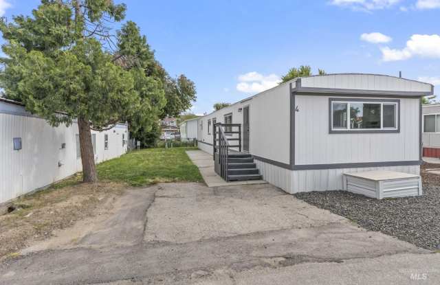8417 W Fairview Ave unit: 4
