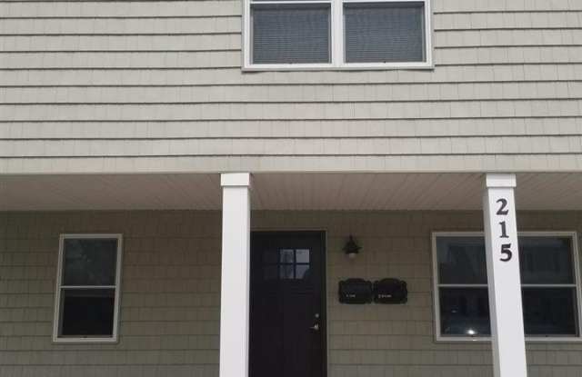 215 Vernon Pl
