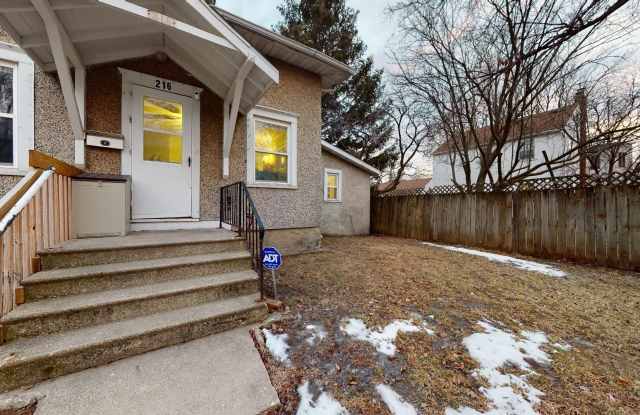 Photo of Walk to Restaurants and Shopping