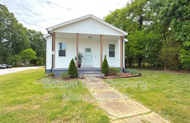 641 Central Dr NW