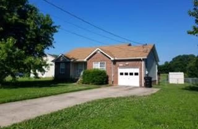 1016 Summerhaven Dr - 1016 Summerhaven Road, Clarksville, TN 37042