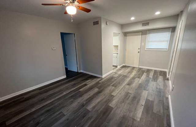 One bedroom one bath apartment in Alton