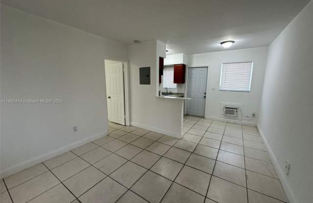 Photo of 1280 NE 139th St