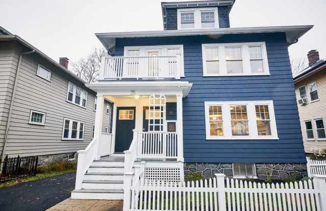 Photo of 35 Roseway StreetUnit 2