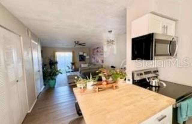 11806 CYPRESS HILL CIRCLE