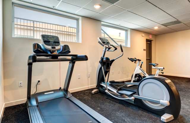 Discover Modern Living in This Stylish 1-2 Bedrooms Apartment!