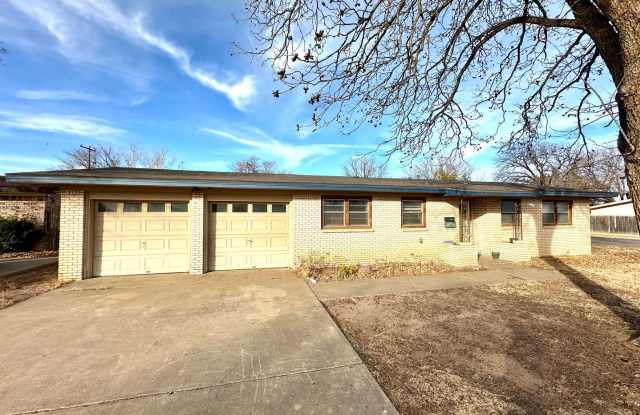 5002 46th 3Bed/2Bath Available Now!