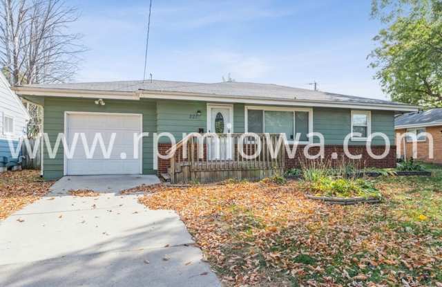 UPTOWN ANKENY!! 3 Bedroom, 2 Bath Home in Ankeny