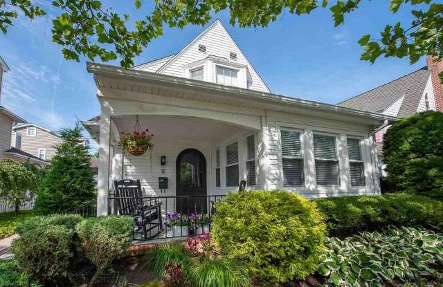 12 N Nassau Ave