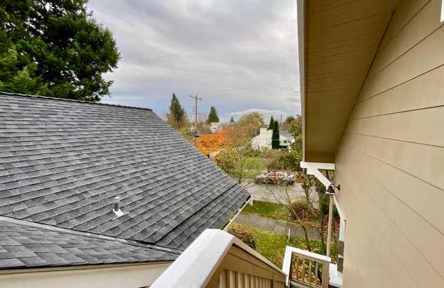 SEA T 1106 N 49th - Upper