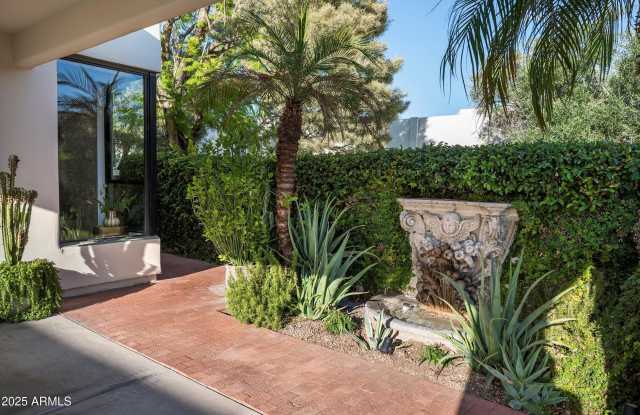 5101 N CASA BLANCA Drive