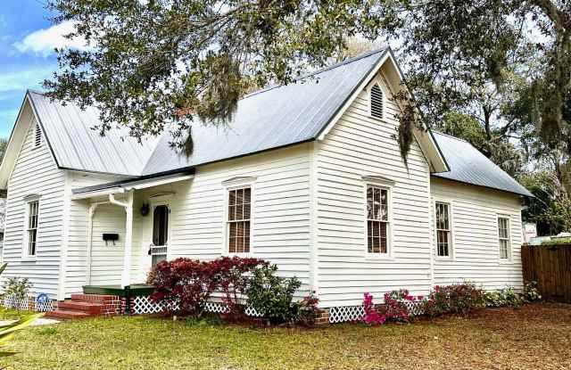Historic Beauty in the Heart of Downtown Fernandina!