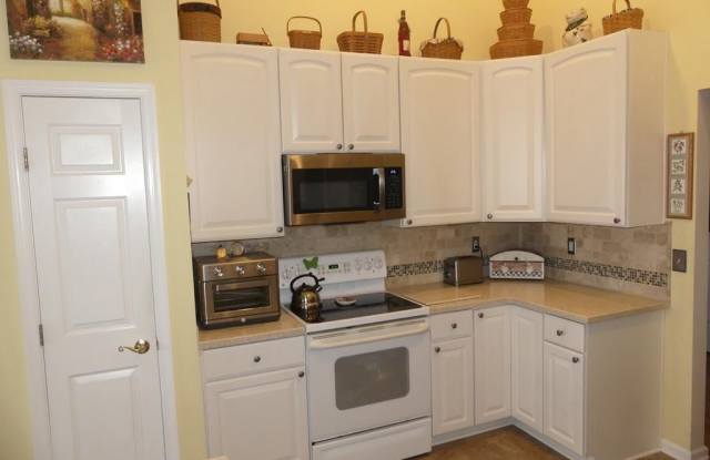 207 KINGS CROSSING CIR #3A